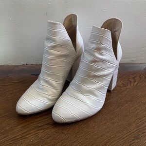 ADORABLE Steve Madden snakeskin boots